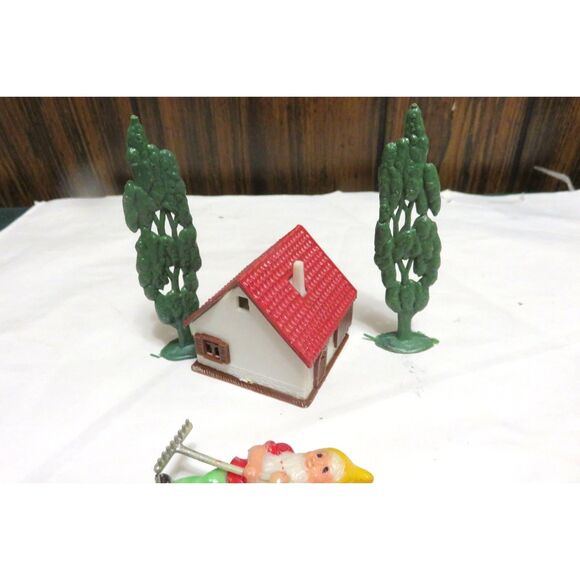 Vintage Cake Toppers SNOW WHITE & DWARFS plus House & Trees - Picture 5 of 5